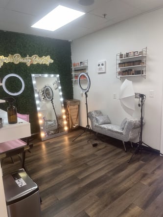 Affordable Booth & Room Rentals – Perfect for Lash Techs, MUA’s, & Beauty Pros!