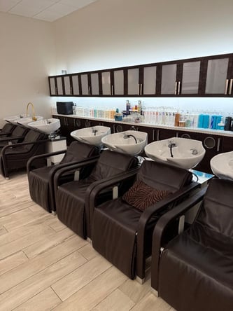 Chair Rental in High End Luxury salon (G2 Backstage Salon and Spa)