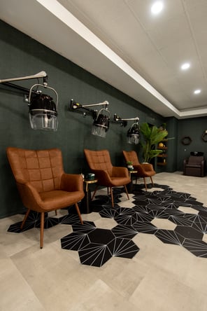 MOVE IN- READY SUITE AND BOOTHS TO RENT IN DALLAS, TX!