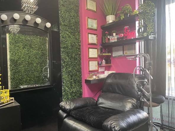 Nail Booth for Rent in Orlando
