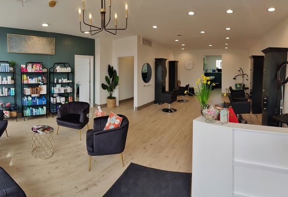 Cozy Salon in Wheaton Chair Rental/ Nail Space Available