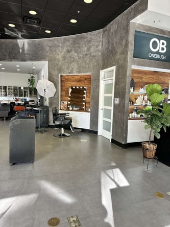 South Miami Booth – Stylist Chairs & Manicure Tables For Rent