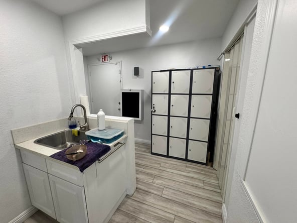 Hairstylists Booth Rent for a Special Low Price!