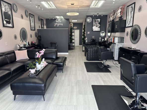 Beautiful Salon Chair for rent in the Beautiful town of Dunedin