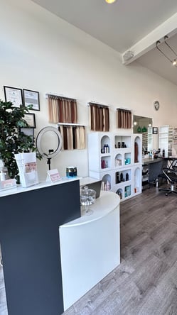 Stations Available for Rent – Prime Melrose Location!