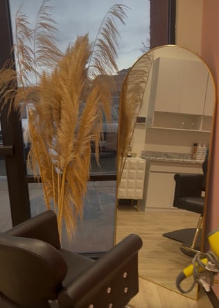 Salon Chair for Rent at Golden Cuts Color – San Rafael, CA