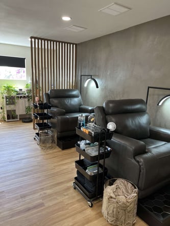 High End Electric Lash Extension Chairs Available for Rent at Modern Beauty Bar in Carlsbad