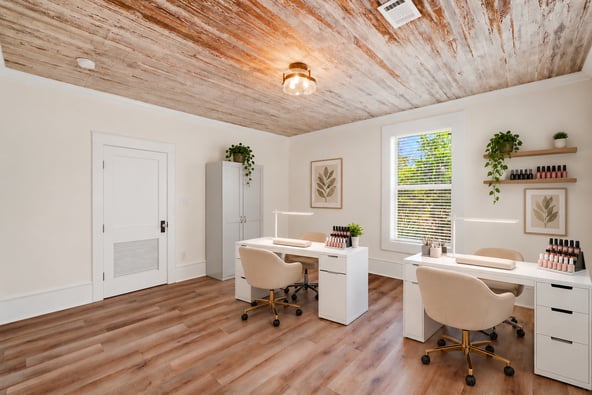 Large Private Spa Suite and Nail/Barber Stations – From $150/Week