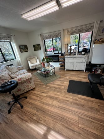 Opportunity to take over busy Salon Suite! Centrally located on Lincoln Ave in San Rafael, CA