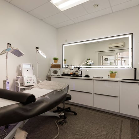 Sola Salon Studios in Huntington Station, NY – Salon Suite for Rent