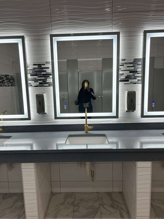 LARGE SINGLE SALON SUITES