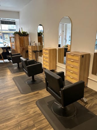 Salon Chair, Lash Beds, & Rooms Available for Rental in Vancouver, WA