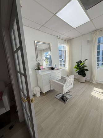 Beverly Hills Luxury Salon Chair Rental for Established Stylists (Part-Time)