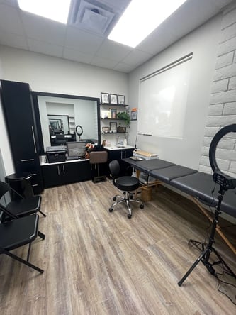 Salon Chair for Rent at Golden Cuts Color – San Rafael, CA