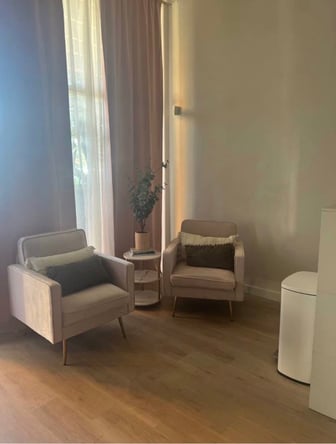 Station Rental Bachi Em Head Spa + Dry Bar