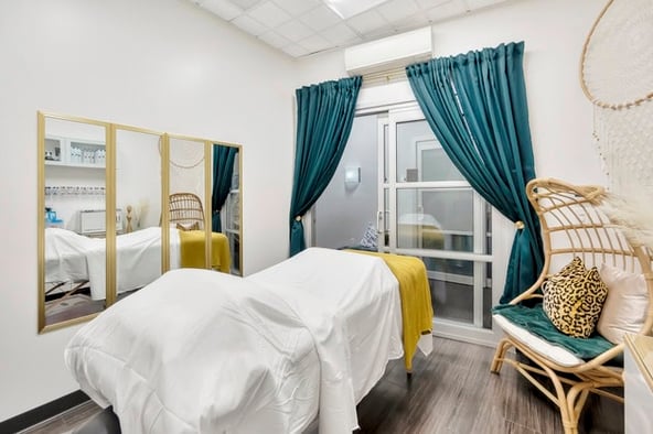 Sola Salon Studios in Cypress, CA – Salon Suite for Rent