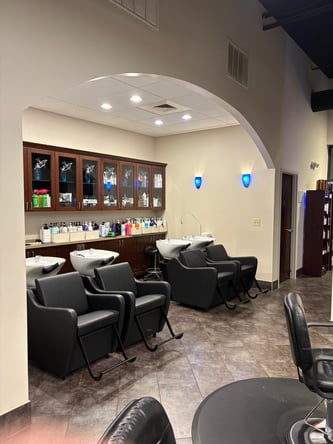 Hairstylist Booth Rental in Cornelius, NC – Receptionist & Amenities Included
