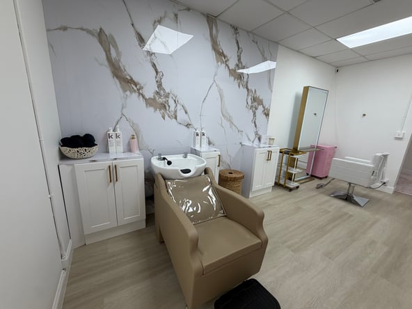 Beverly Hills Luxury Salon Chair Rental for Established Stylists (Part-Time)