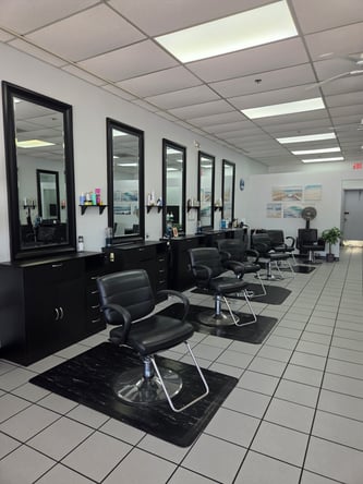 Salon Chair for Rent in Palm Beach Gardens – $250/week