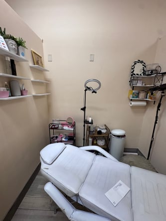 Established Boca Raton Salon: Private Beauty Room for Estheticians, PMU & Waxing Pros