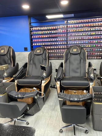 Nail Stations/Lashes/Permanent Makeup/Medical Spa Room for Rent