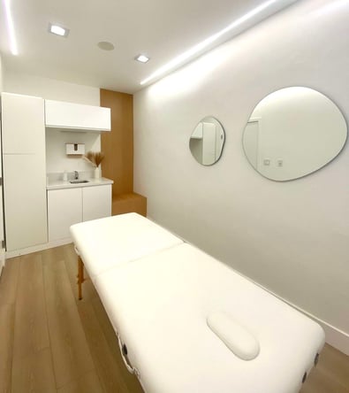 Unlock Your Beauty Business Potential: Luxury Room Rental in Beverly Hills Spa Oasis!
