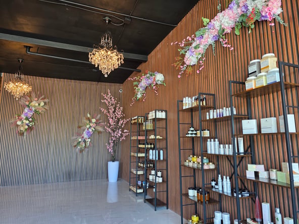 Newly Renovated Salon Chairs & Private Rooms Available – North Miami Beach