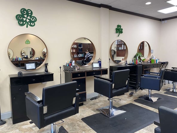 Salon Chair For Rent in the Heart of Nassau County!