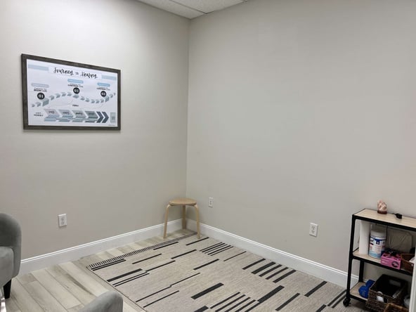 Beauty/Wellness Space Available in Valrico, FL!