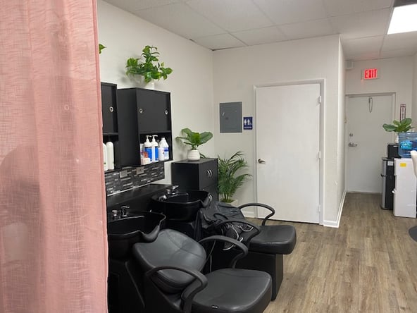 Salon Booth Rental $125 weekly/First Week Free.. City of Margate 954-585-8856