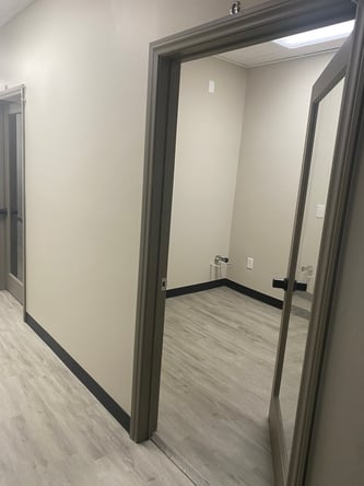 salon suites available for rent