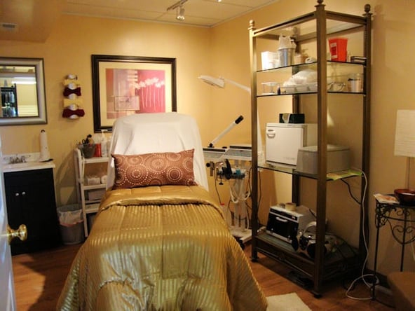 Chair and Room Rentals Available Immediately – Downtown Albany