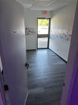 PRIVATE SALON INDIVIDUAL AND DOUBLE SUITES FOR RENT!