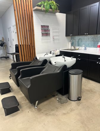 Salon Chair For Rent