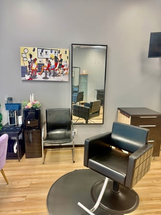 Seeking beautician for chair rental