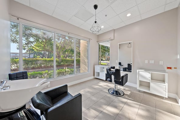 Luxe Beauty Bar Suites/ Luxury Salon Suites Rental WPB