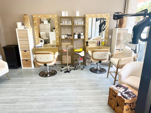 Chairs and suit for rent in Fort Lauderdale! Furnished daily, weekly or monthly