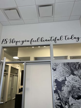 Salon studio for rent !