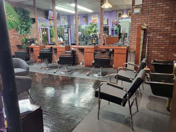 Sophisticated Salon Setting for the Beauty Professional in you