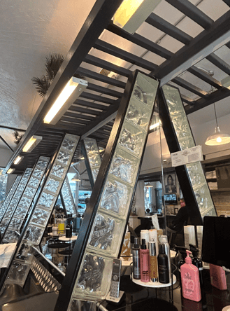 SALON BOOTH/CHAIR, HAIRDRESSER SPACE