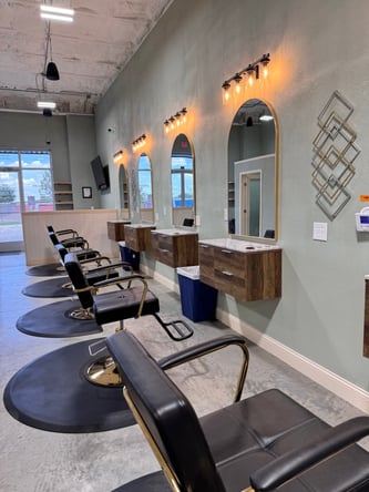 NEW SALON – Booths and Rooms for RENT