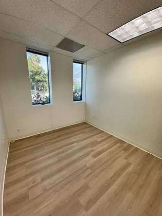 SALON SPACE FOR RENT (WEST LA)