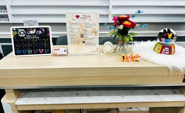 Nail salon station for rent