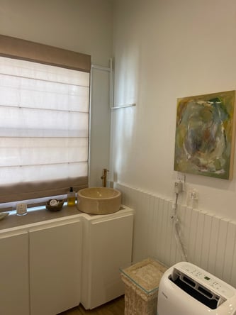 Gorgeous and newly updated room for rent right by the beach!!