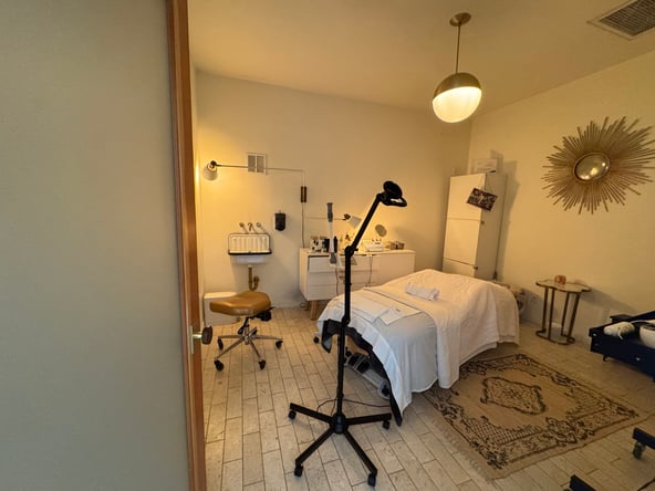 Beautiful Spa Room for Rent –Studio City (Tujunga Village)Ask about weekly & monthly discounted rate