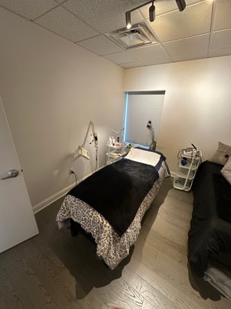 2 rooms available in Busy location
