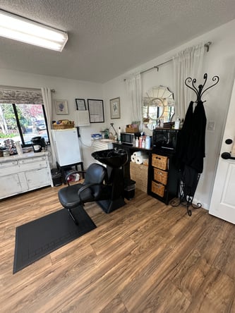Opportunity to take over busy Salon Suite! Centrally located on Lincoln Ave in San Rafael, CA
