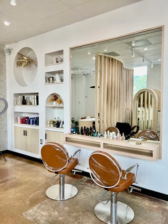 Hybrid Shared Salon Workspace – Daily or Weekly Rental