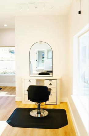 Newly Renovated 6-Chair Salon – Single Operator Lease
