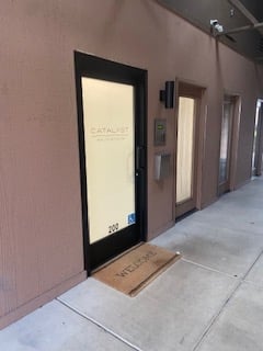 Roseville Salon Suites for Lease – 8×8 Suite! Perfect for Beauty Pros